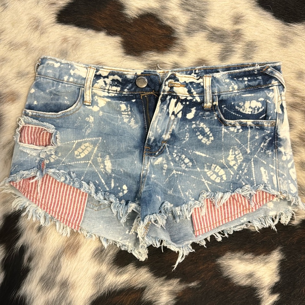 free people size 28 jean shorts acid wash